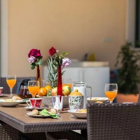 Villa Avoca - Four Bedroom With Swimming Pool