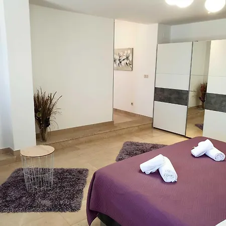 Villa Avoca - Four Bedroom With Swimming Pool *