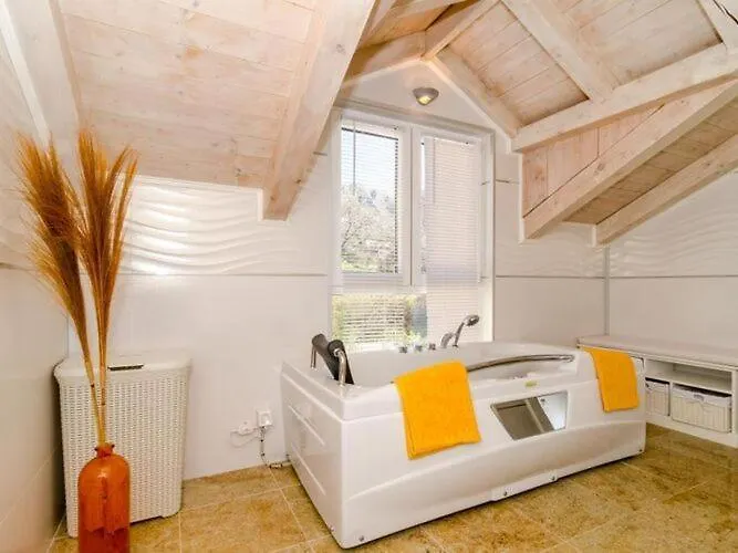 빌라 Avoca - Four Bedroom With Swimming Pool 믈리니