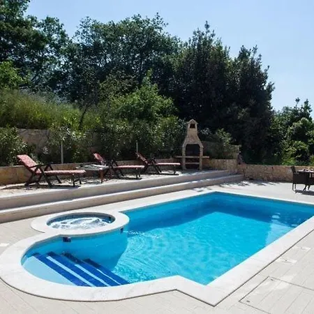 Avoca - Four Bedroom With Swimming Pool Villa *