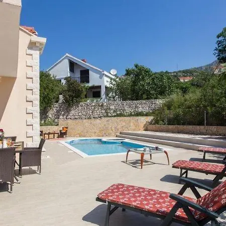 Avoca - Four Bedroom With Swimming Pool