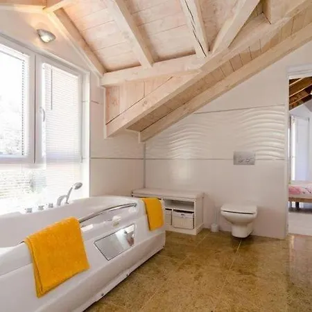 Avoca - Four Bedroom With Swimming Pool 别墅 米利尼