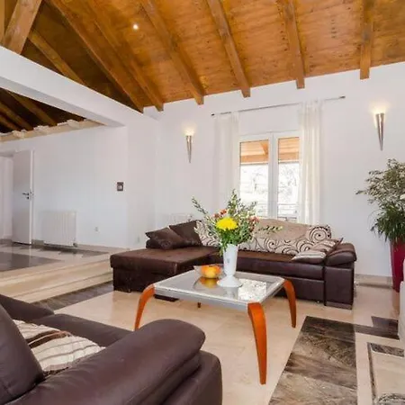 Villa Avoca - Four Bedroom With Swimming Pool Mlini