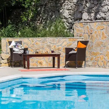 Villa Avoca - Four Bedroom With Swimming Pool *