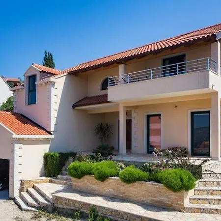 Villa Avoca - Four Bedroom With Swimming Pool Mlini