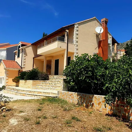 Avoca - Four Bedroom With Swimming Pool Mlini