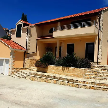 Villa Avoca - Four Bedroom With Swimming Pool Mlini