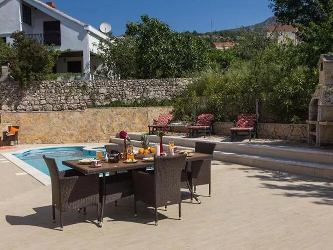 Avoca - Four Bedroom With Swimming Pool Villa