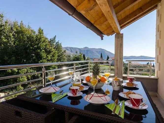 Villa Avoca - Four Bedroom With Swimming Pool