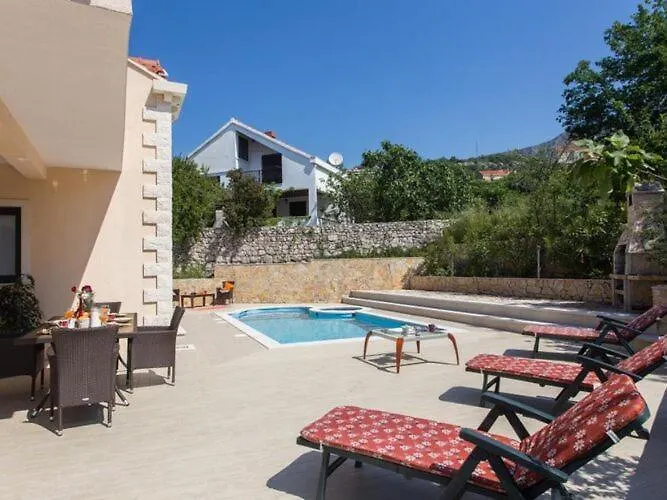 Avoca - Four Bedroom With Swimming Pool