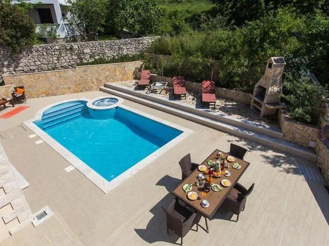 Avoca - Four Bedroom With Swimming Pool Villa *