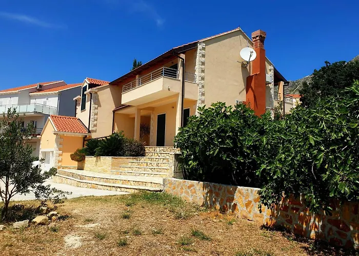 Avoca - Four Bedroom With Swimming Pool Mlini