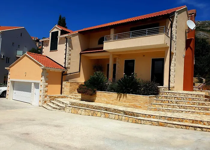 Villa Avoca - Four Bedroom With Swimming Pool Mlini